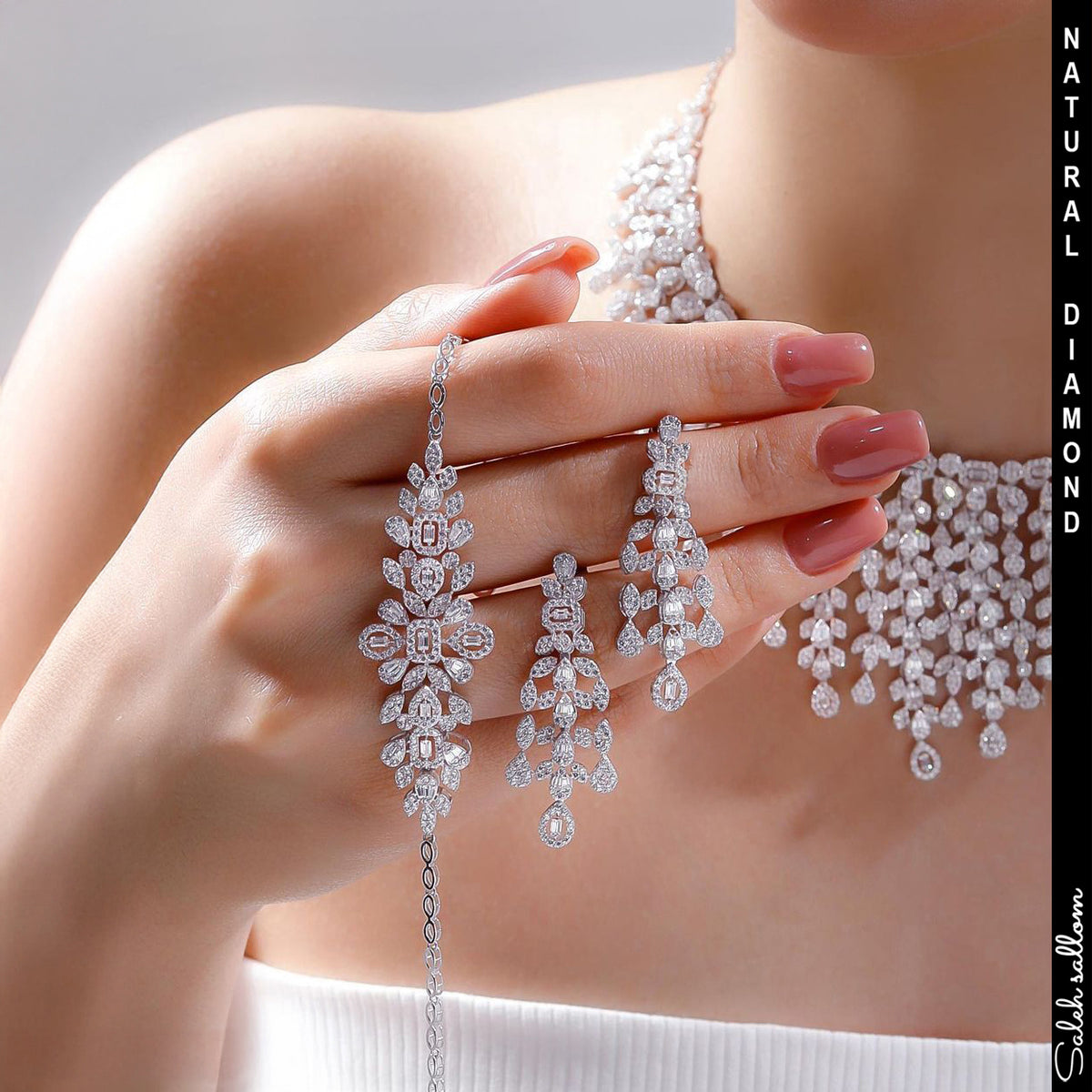 Jewelry set bracelet earring and necklace with an elaborate Design 