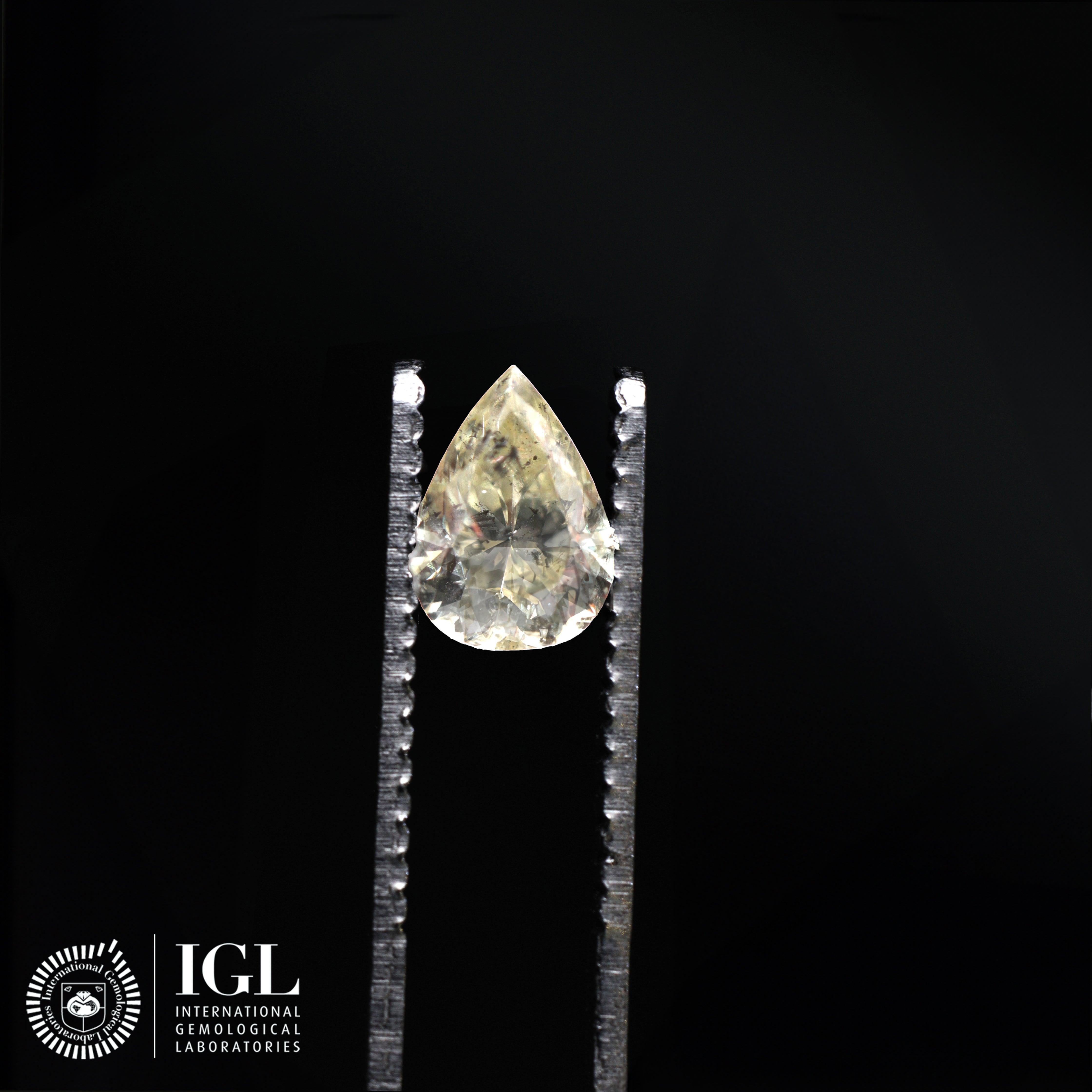 NATURAL DIAMOND BY SALEH SALLOM | 0.56 CT